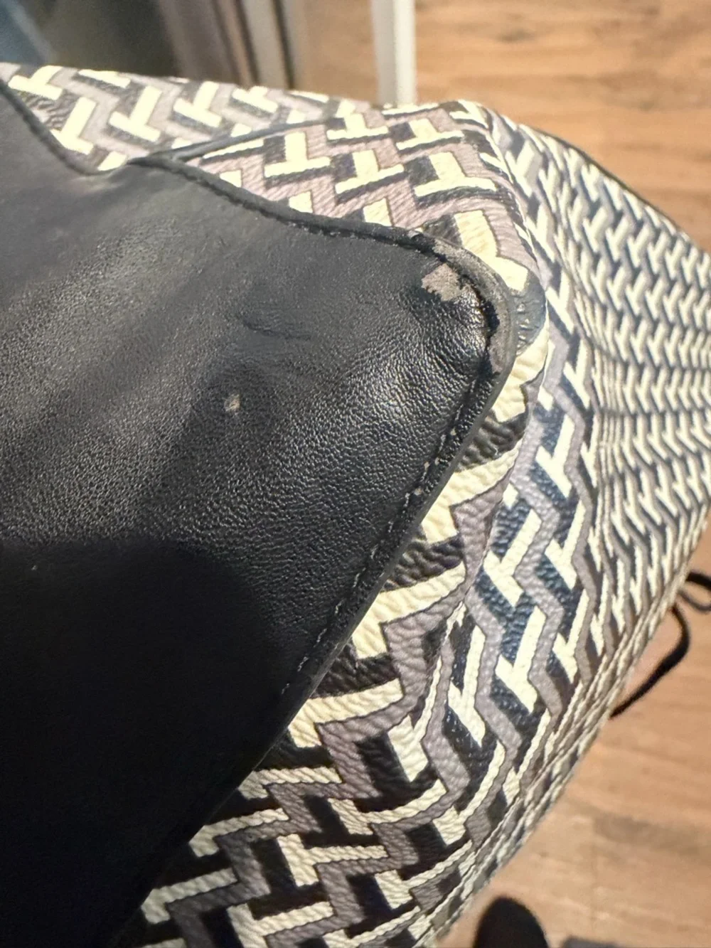 Tory Burch Black and White Geometric Tote🥰 Great‎ Conditions!